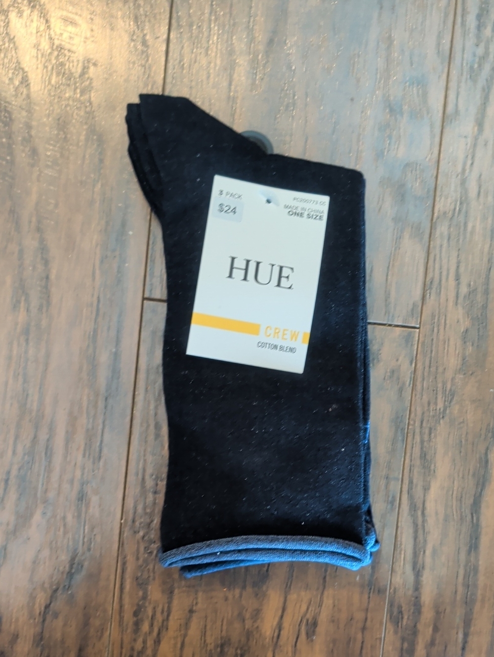 HUE Navy Crew Socks with Blue Trim